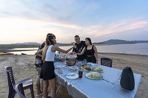 Kaengkrachan Boathouse Paradise Resort