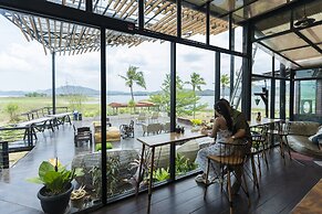 Kaengkrachan Boathouse Paradise Resort