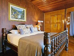 Kaengkrachan Boathouse Paradise Resort