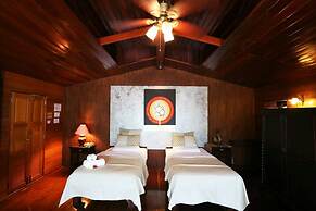 Kaengkrachan Boathouse Paradise Resort