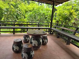 Kaengkrachan Boathouse Paradise Resort