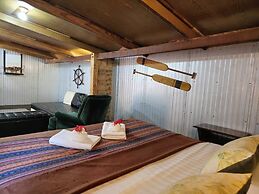 Kaengkrachan Boathouse Paradise Resort