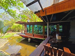 Kaengkrachan Boathouse Paradise Resort