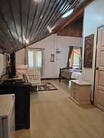 Kaengkrachan Boathouse Paradise Resort