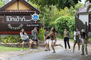 Kaengkrachan Boathouse Paradise Resort