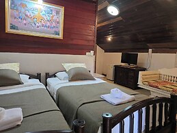 Kaengkrachan Boathouse Paradise Resort