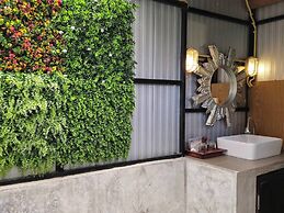 Kaengkrachan Boathouse Paradise Resort