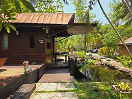 Kaengkrachan Boathouse Paradise Resort