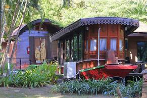 Kaengkrachan Boathouse Paradise Resort