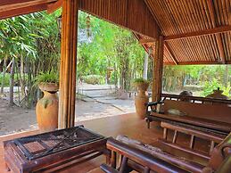 Kaengkrachan Boathouse Paradise Resort