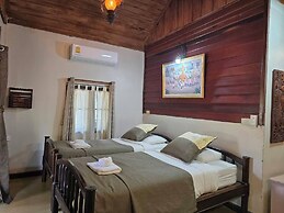 Kaengkrachan Boathouse Paradise Resort