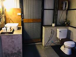 Kaengkrachan Boathouse Paradise Resort