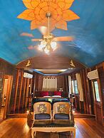 Kaengkrachan Boathouse Paradise Resort