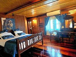 Kaengkrachan Boathouse Paradise Resort