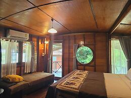 Kaengkrachan Boathouse Paradise Resort