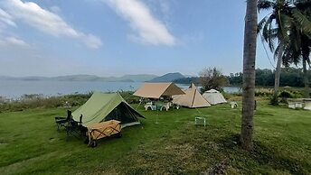 Kaengkrachan Boathouse Paradise Resort