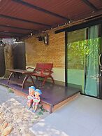 Kaengkrachan Boathouse Paradise Resort