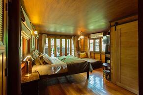 Kaengkrachan Boathouse Paradise Resort