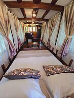 Kaengkrachan Boathouse Paradise Resort