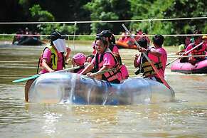 Kaengkrachan Boathouse Paradise Resort