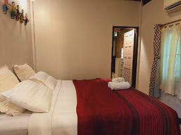 Kaengkrachan Boathouse Paradise Resort