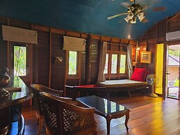 Kaengkrachan Boathouse Paradise Resort