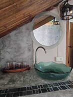 Kaengkrachan Boathouse Paradise Resort