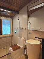 Kaengkrachan Boathouse Paradise Resort