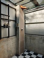 Kaengkrachan Boathouse Paradise Resort