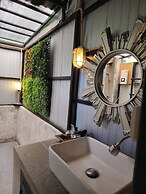 Kaengkrachan Boathouse Paradise Resort