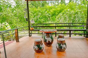 Kaengkrachan Boathouse Paradise Resort