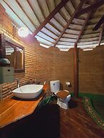 Kaengkrachan Boathouse Paradise Resort