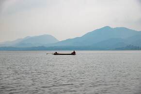 Kaengkrachan Boathouse Paradise Resort