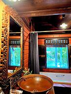 Kaengkrachan Boathouse Paradise Resort