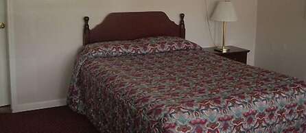 Fels Three Crown Motel