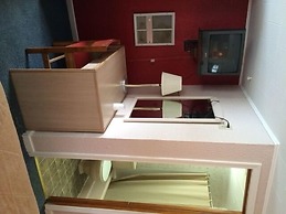 Fels Three Crown Motel