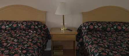 Fels Three Crown Motel