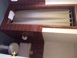 Fels Three Crown Motel