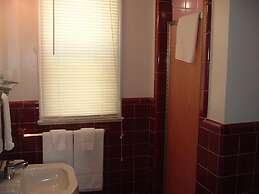 Fels Three Crown Motel