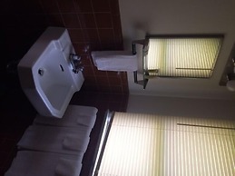 Fels Three Crown Motel