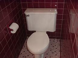 Fels Three Crown Motel