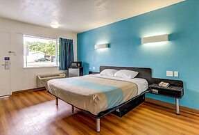 Motel 6 Waco, TX - Lacy Lakeview