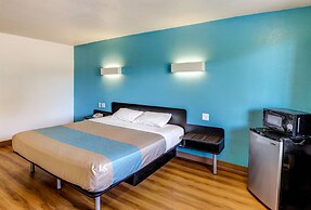 Motel 6 Waco, TX - Lacy Lakeview
