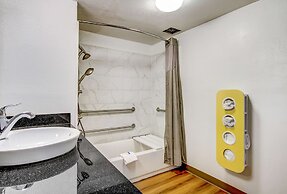 Motel 6 Waco, TX - Lacy Lakeview