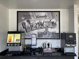 Super 8 by Wyndham Kenedy