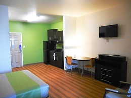 Super 8 by Wyndham Kenedy