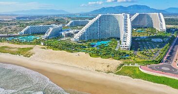 The Empyrean Cam Ranh Beach Resort