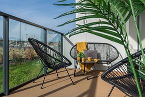 Lux Apartment Coast by Renters Prestige