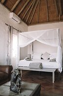 Desert Homestead Lodge l Ondili