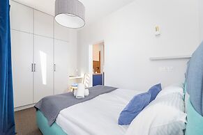 Rural Two-bedroom Apartment by Renters